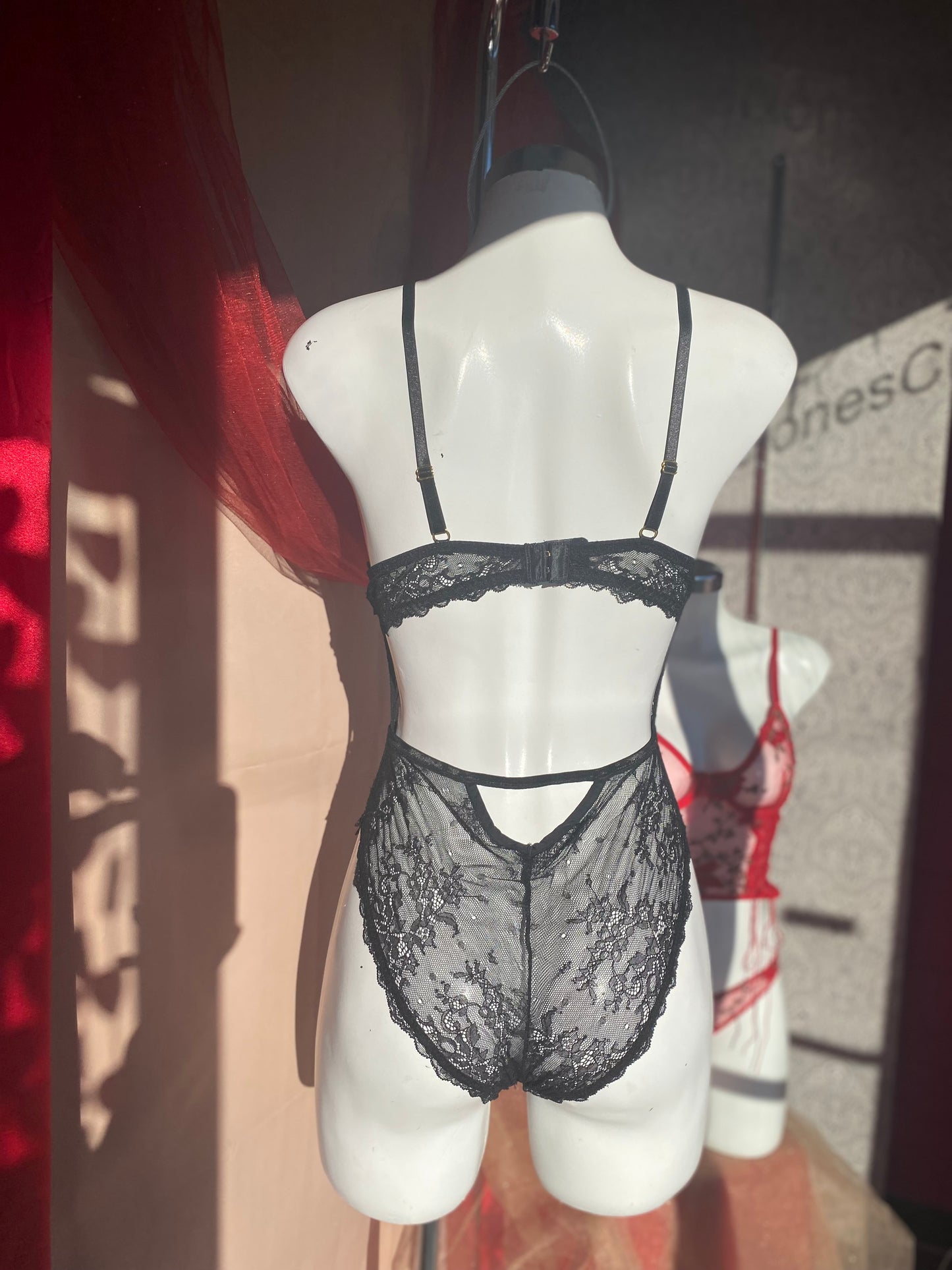 Sexy y delicado Teddy en encaje negro.