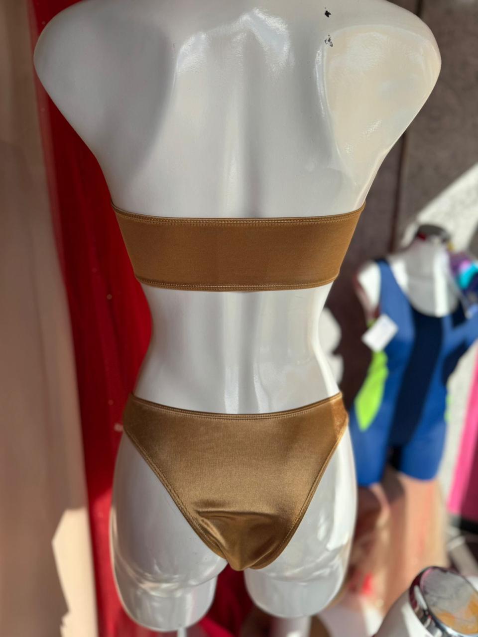 Trajes de baño metálicos