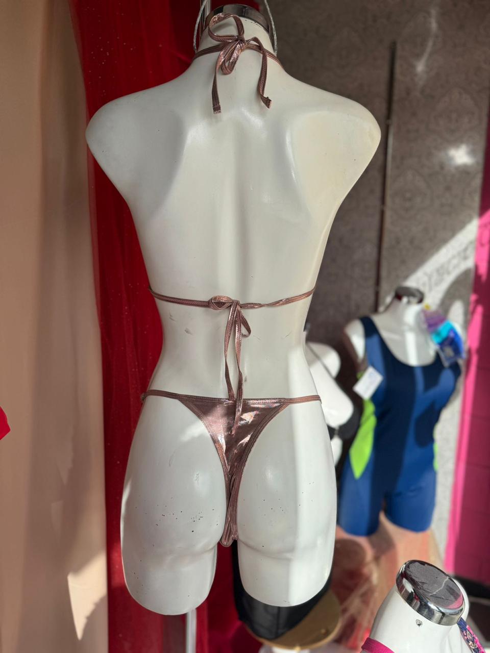 Traje de baño metálico