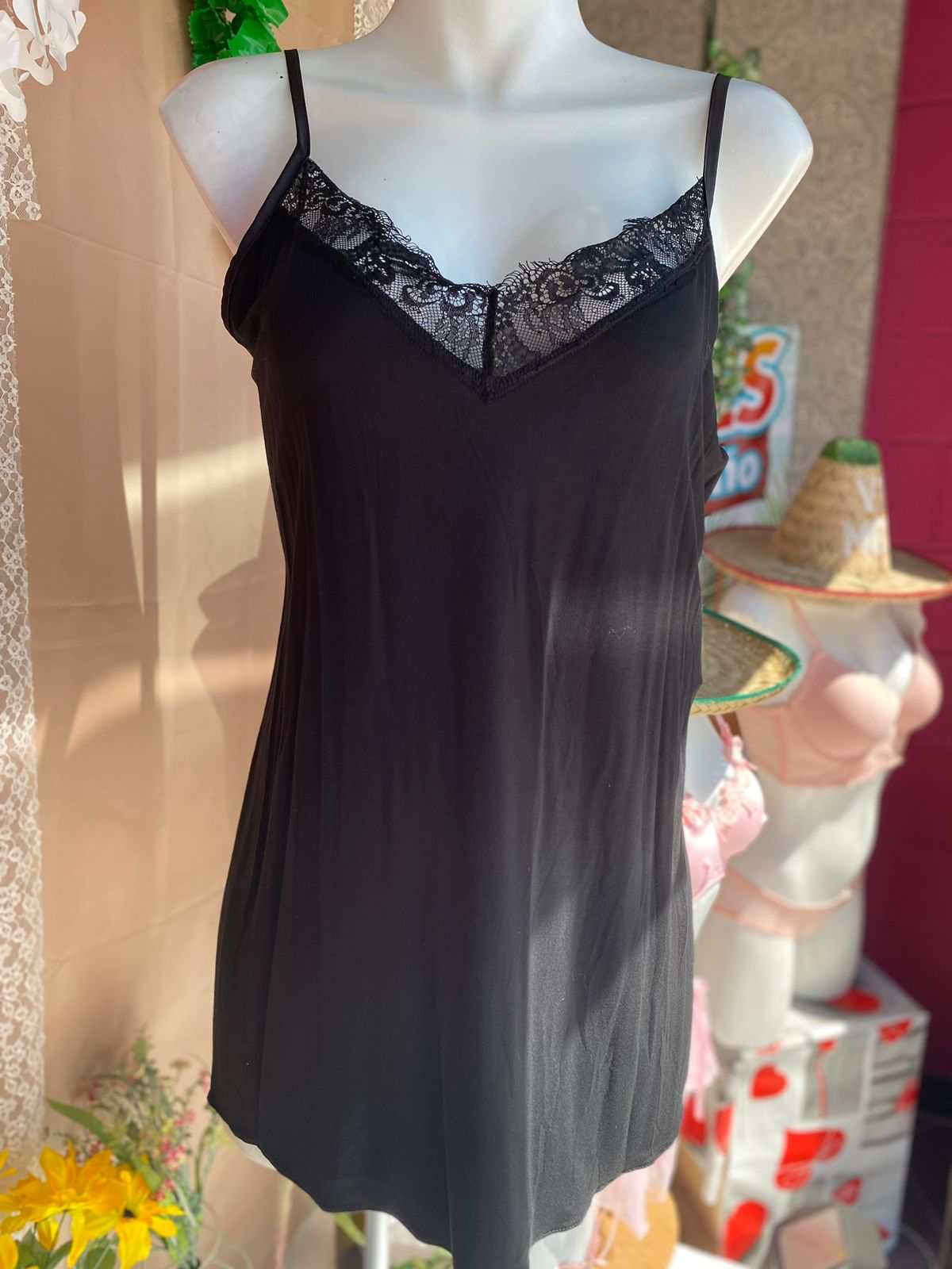 Bata tipo algodón, camisón y tanga