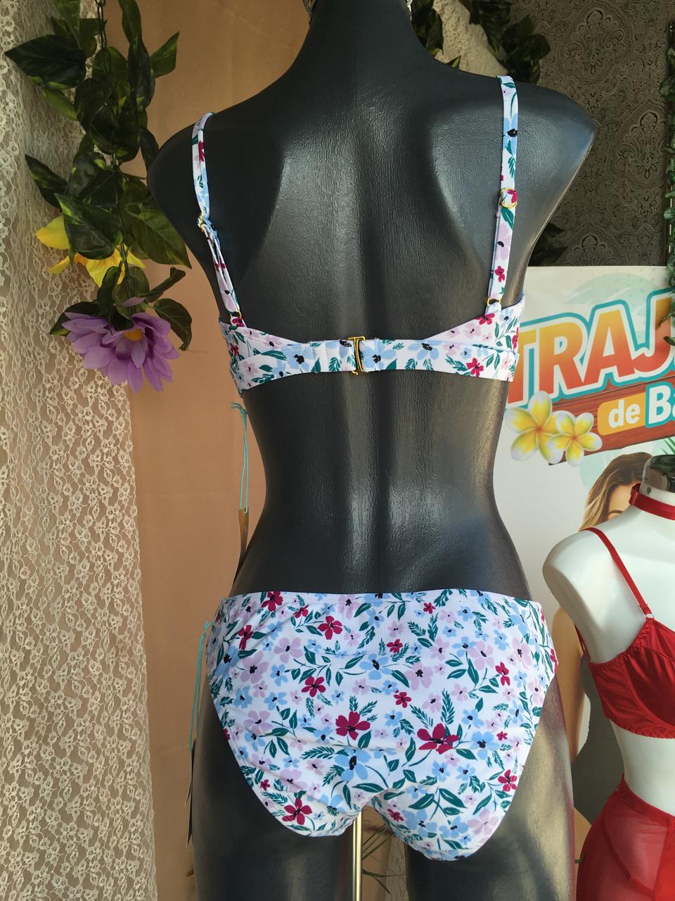 Traje de baño de flores