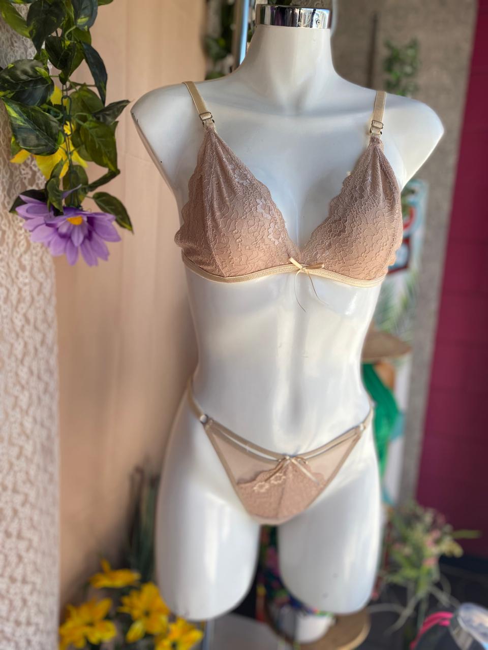 Coordinado de encaje