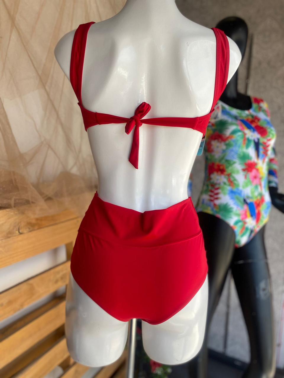 Traje de baño con moño