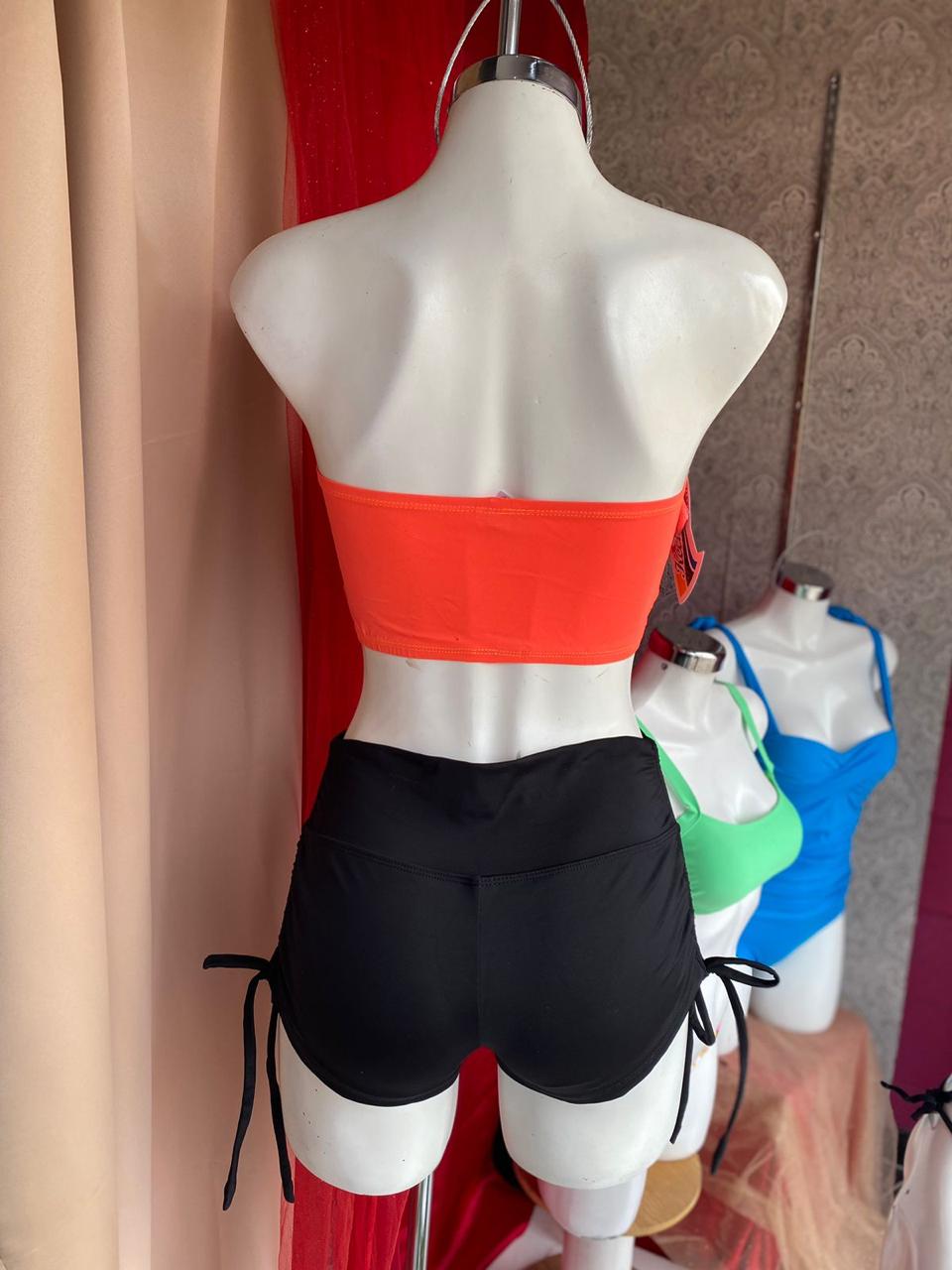 Traje de baño con short