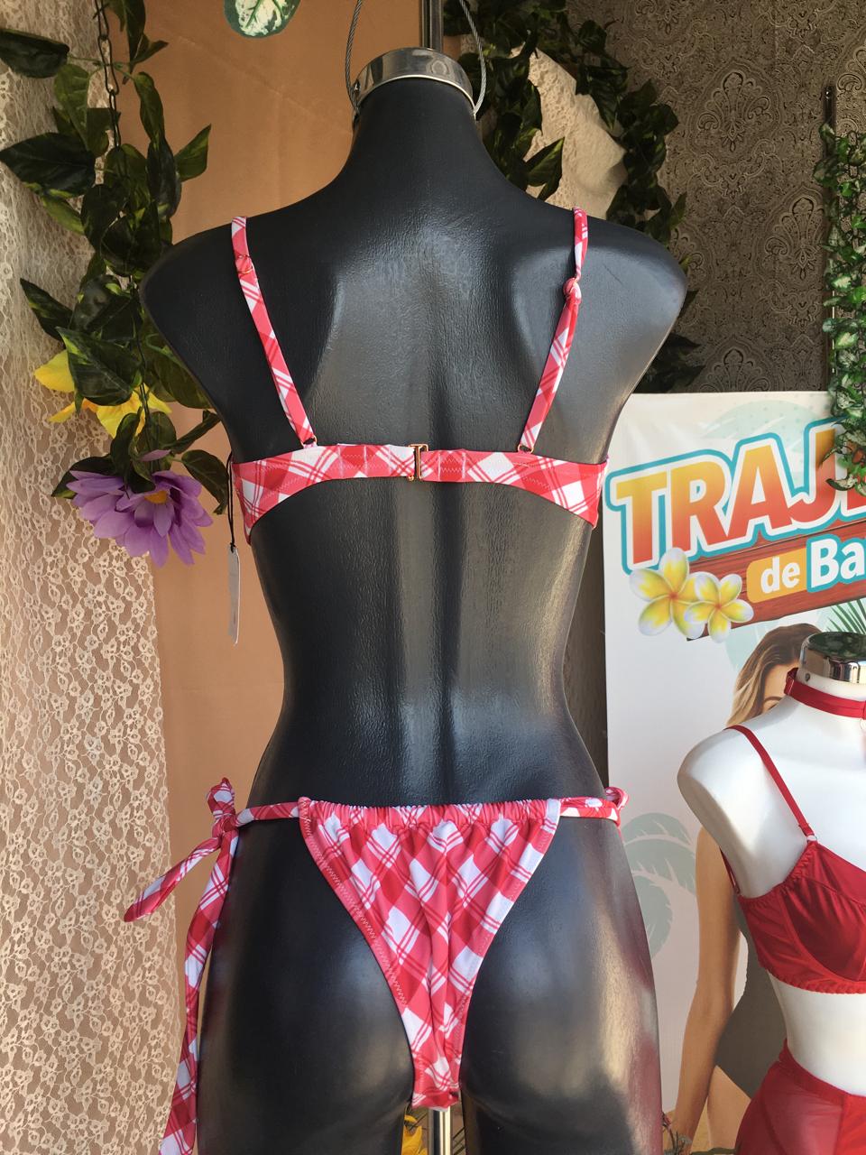 Traje de baño de cuadros