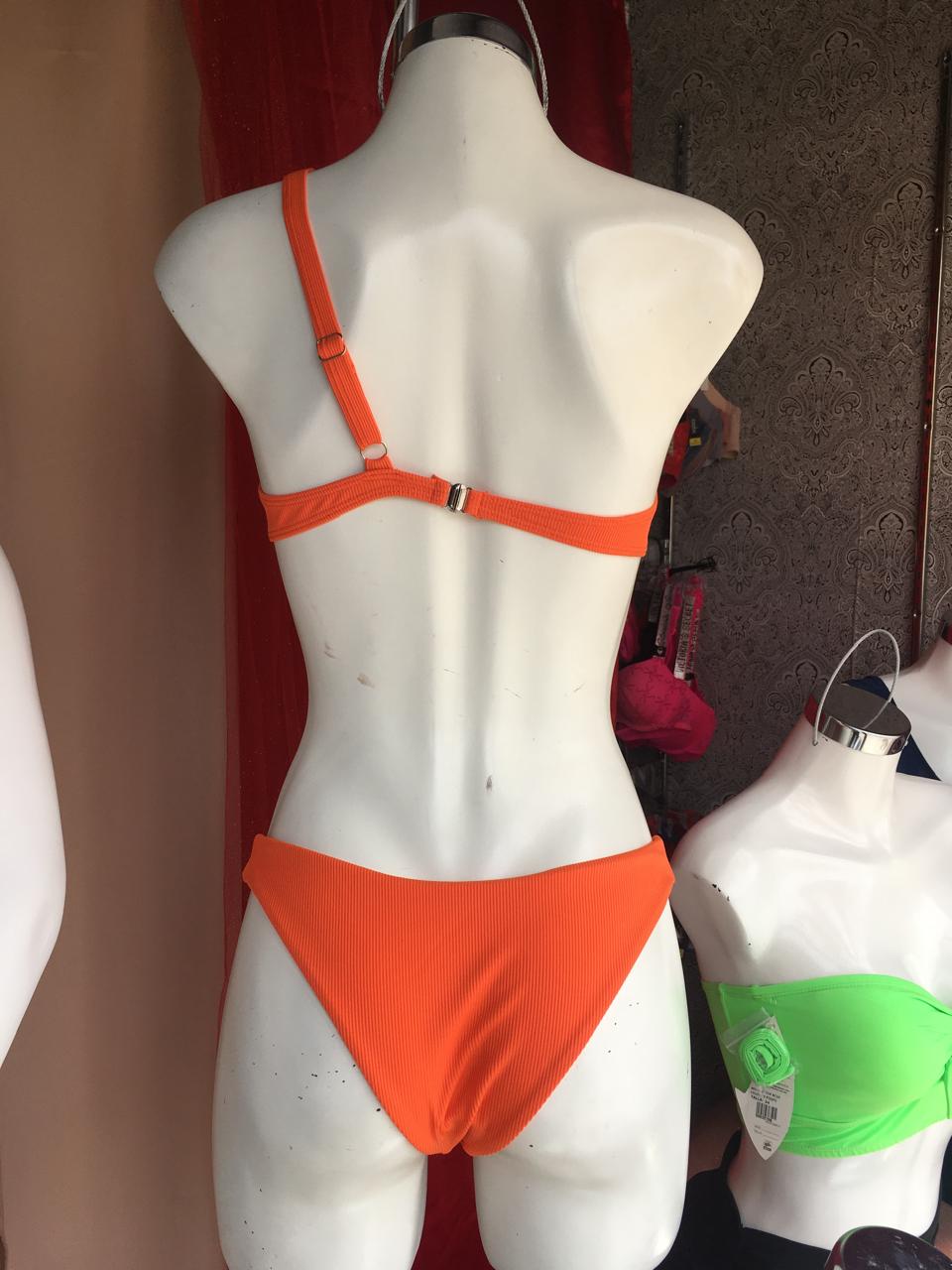 Traje de baño de un hombro