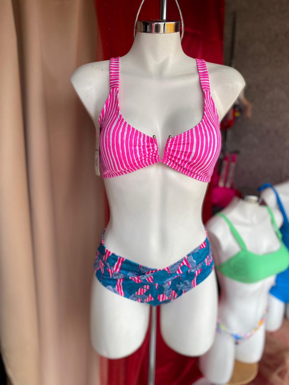 Traje de baño tiro alto