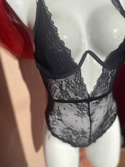 Sexy y delicado Teddy en encaje negro.