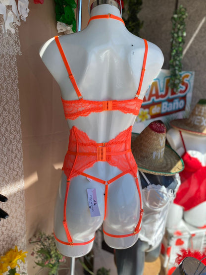 Coordinado de encaje con ligas