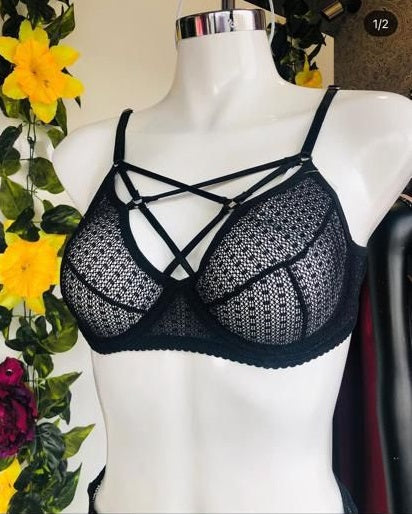 Bralette , tanga y liguero Barby