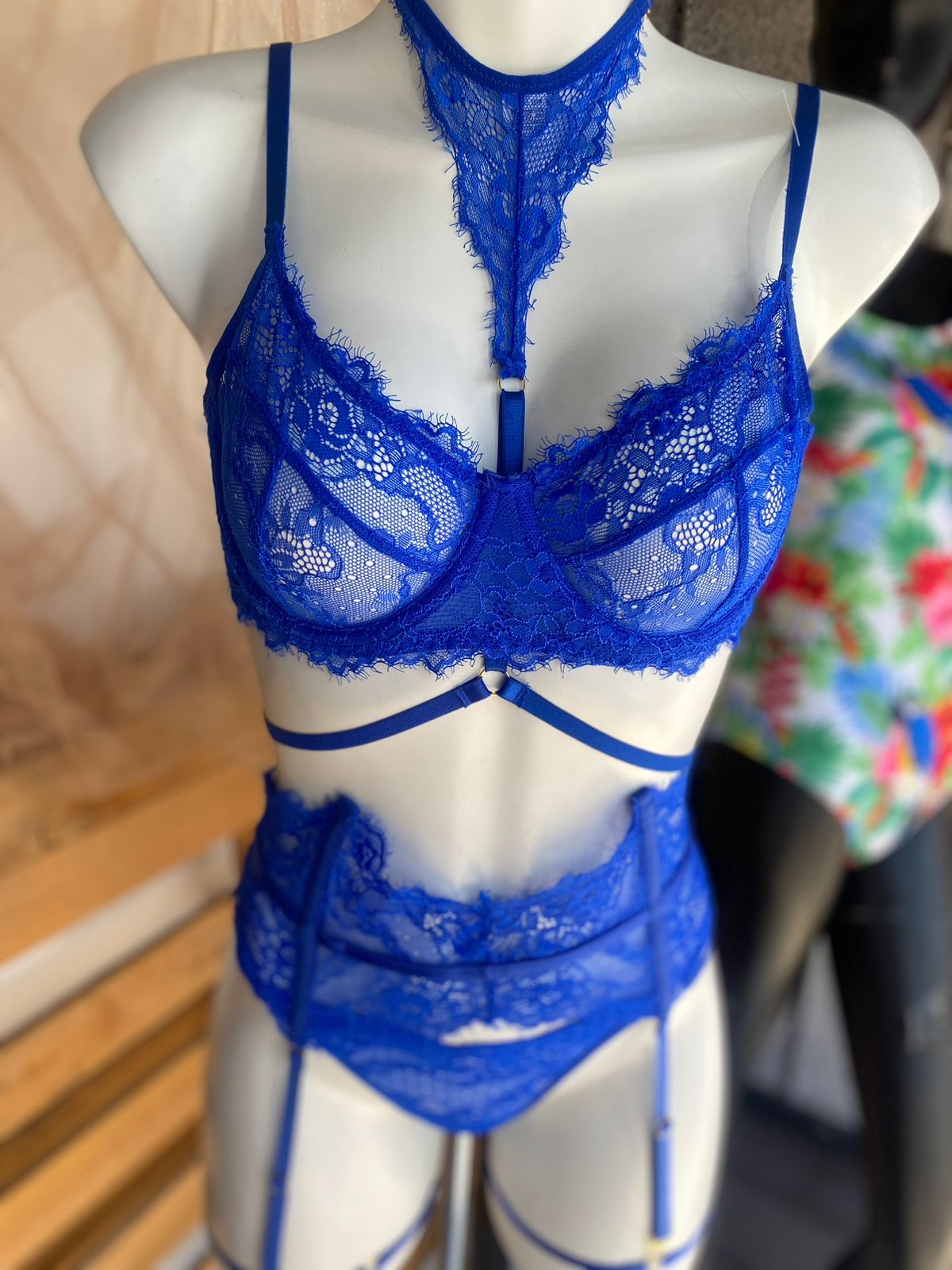 Coordinado de encaje con ligas