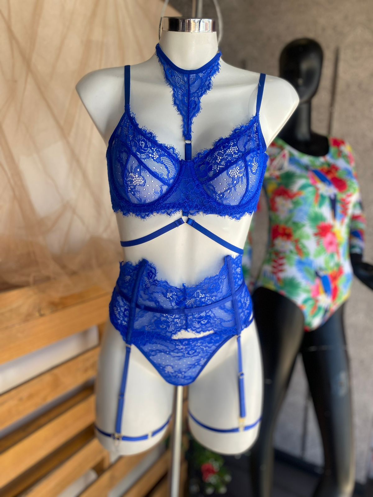 Coordinado de encaje con ligas