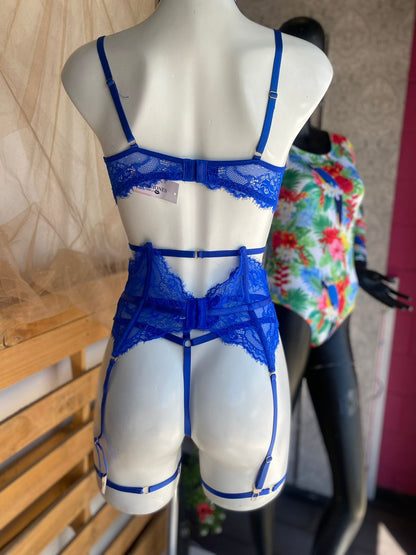 Coordinado de encaje con ligas