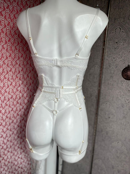 Coordinado de encaje con ligas