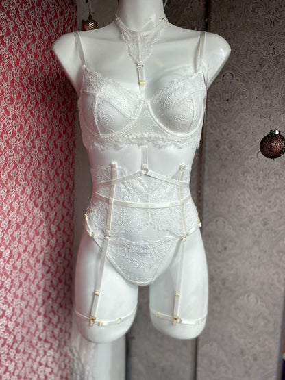 Coordinado de encaje con ligas