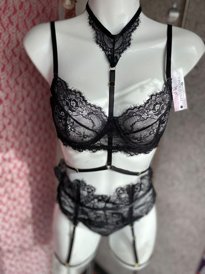 Coordinado de encaje con ligas