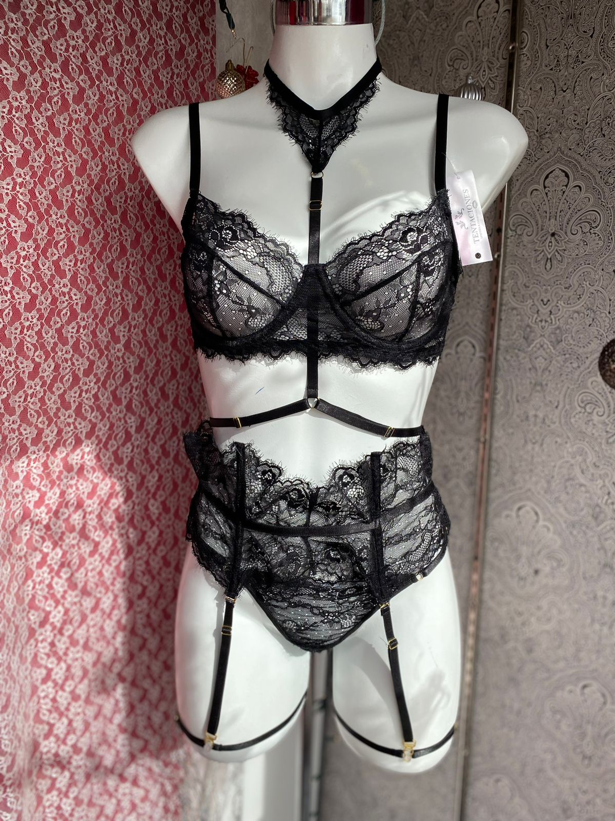 Coordinado de encaje con ligas