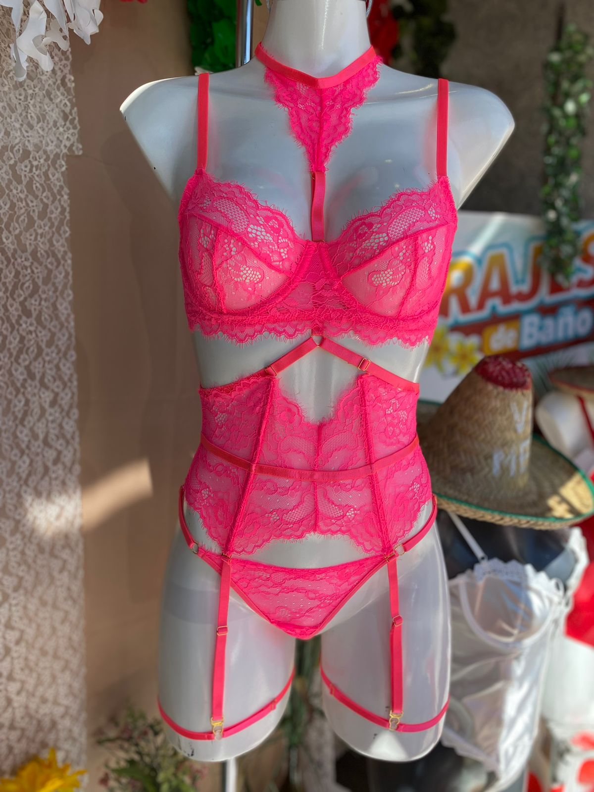 Coordinado de encaje con ligas