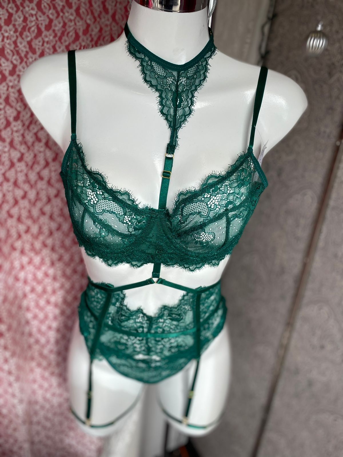 Coordinado de encaje con ligas