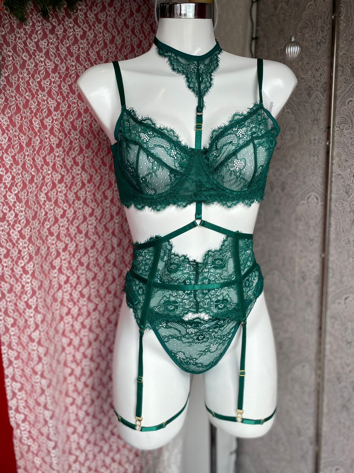 Coordinado de encaje con ligas