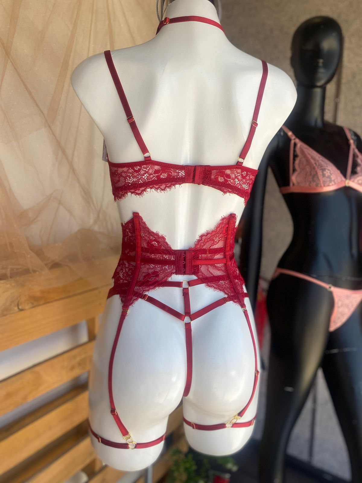 Coordinado de encaje con ligas