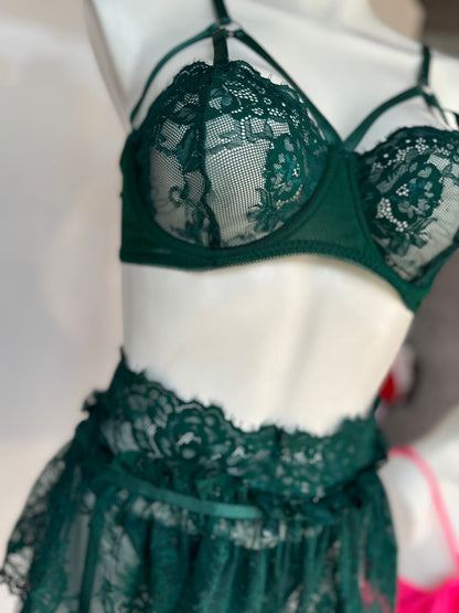 Conjunto verde con falda