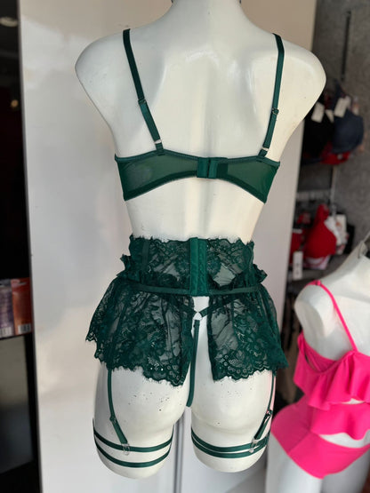 Conjunto verde con falda