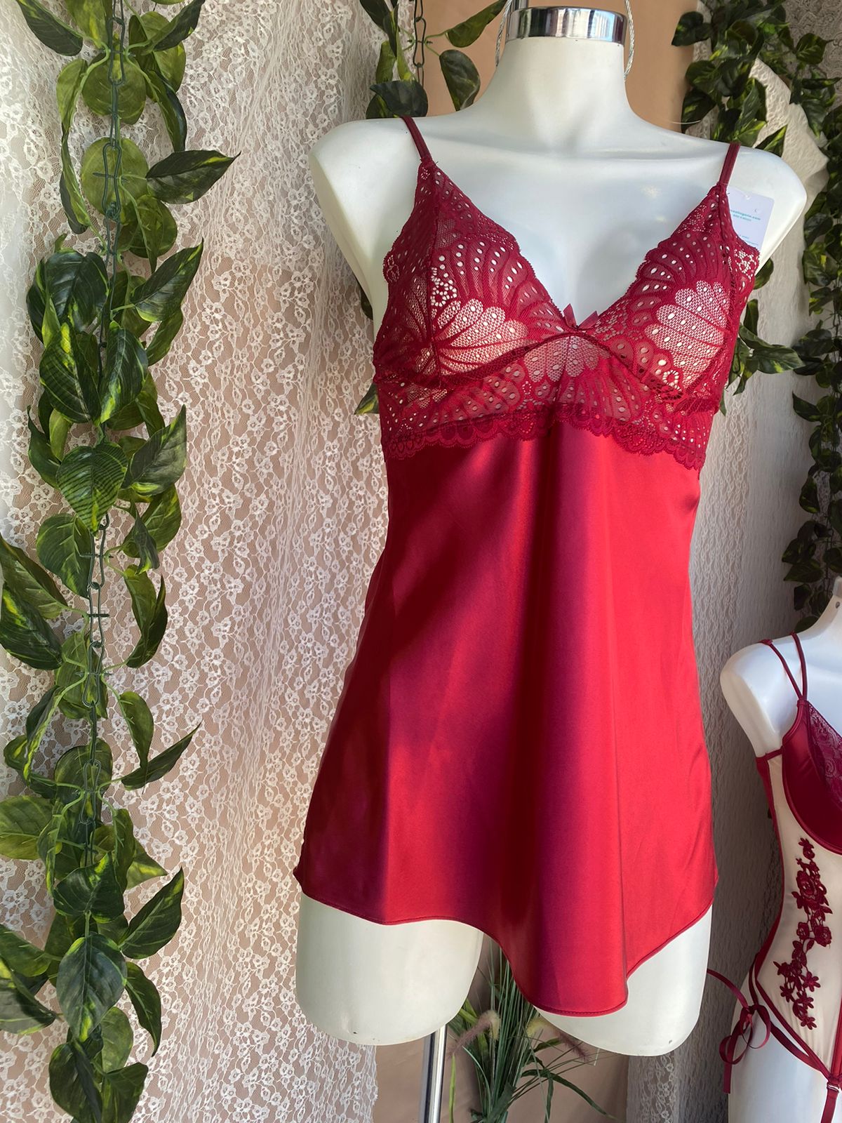 Top encaje y satin con cachetero