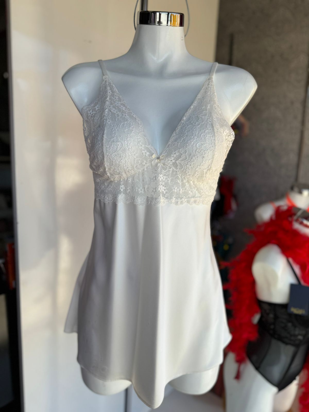 Top encaje y satin con cachetero