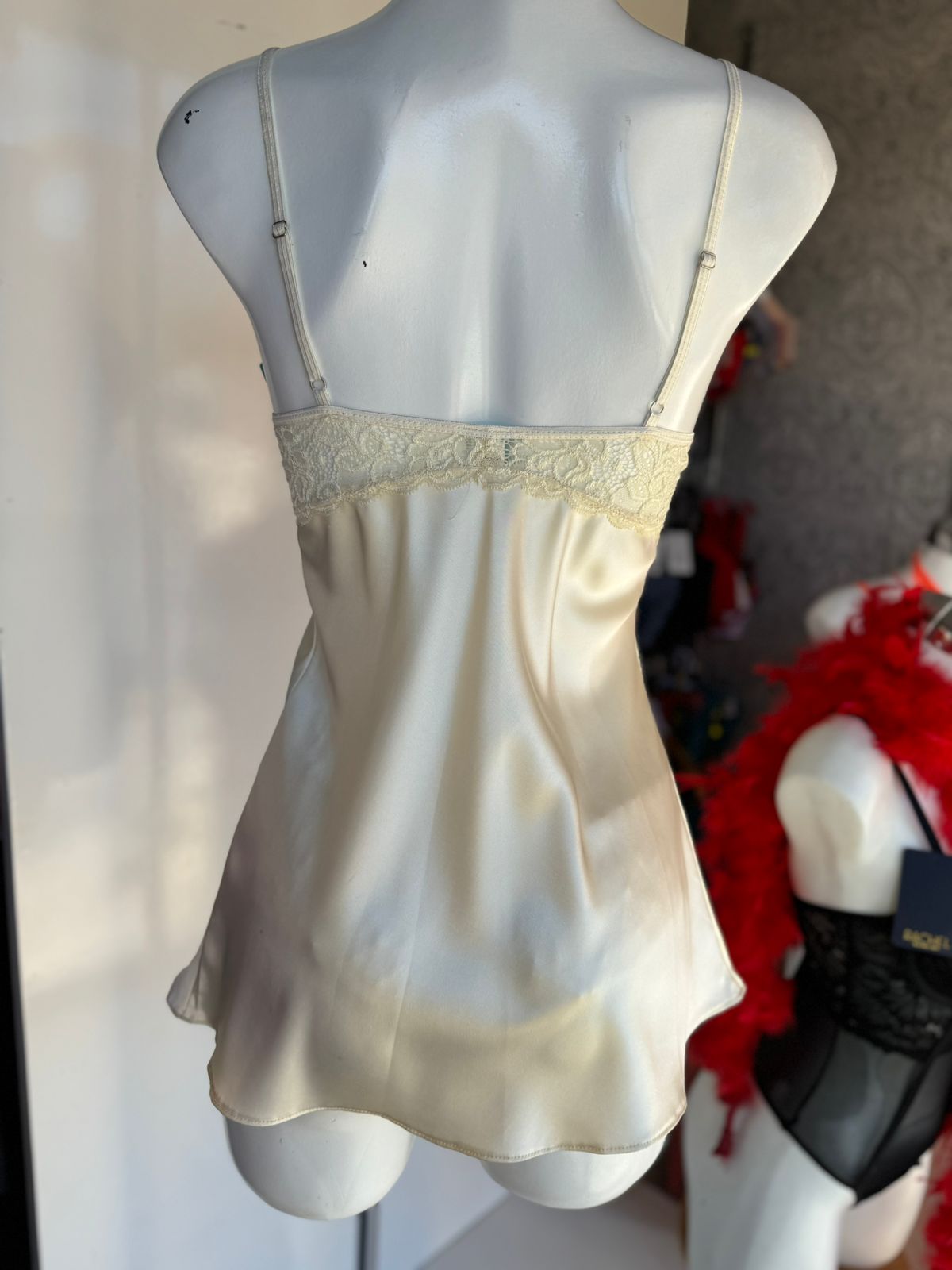 Top encaje y satin con cachetero