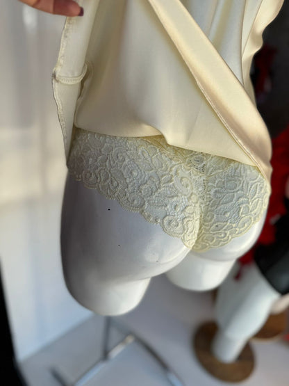 Top encaje y satin con cachetero