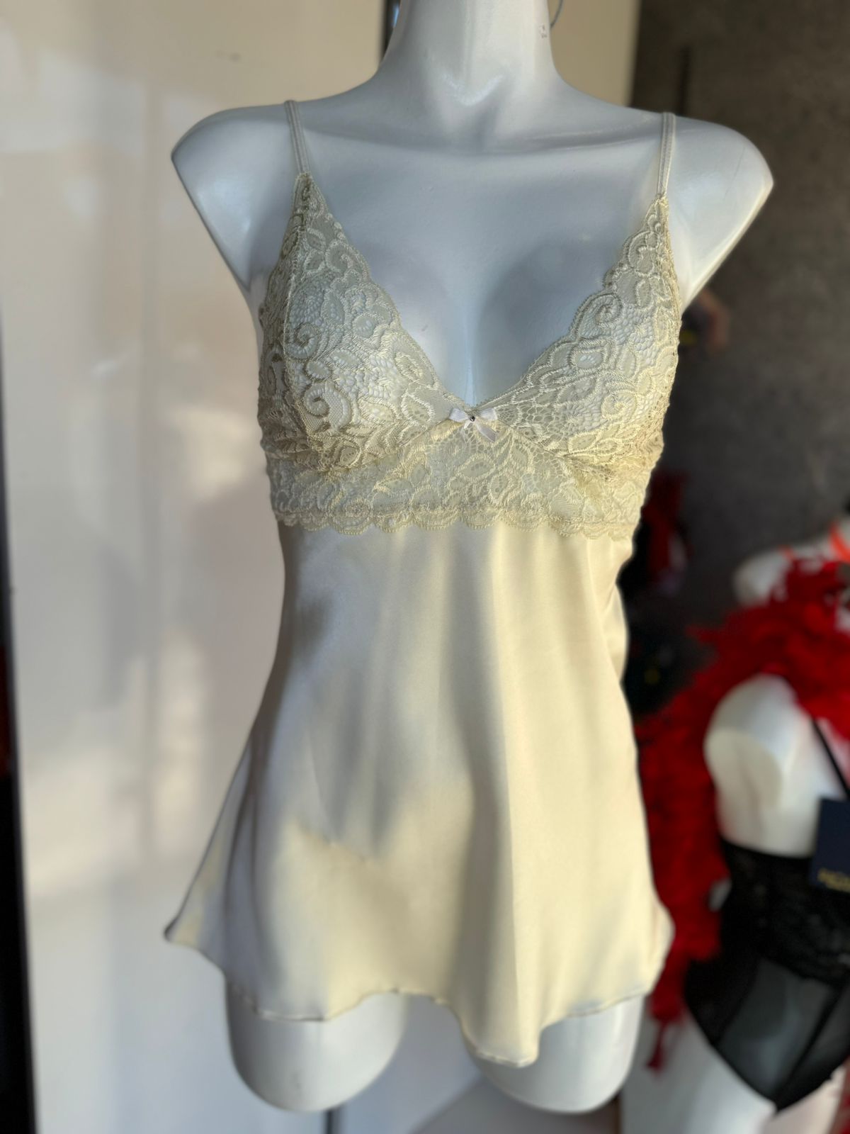 Top encaje y satin con cachetero