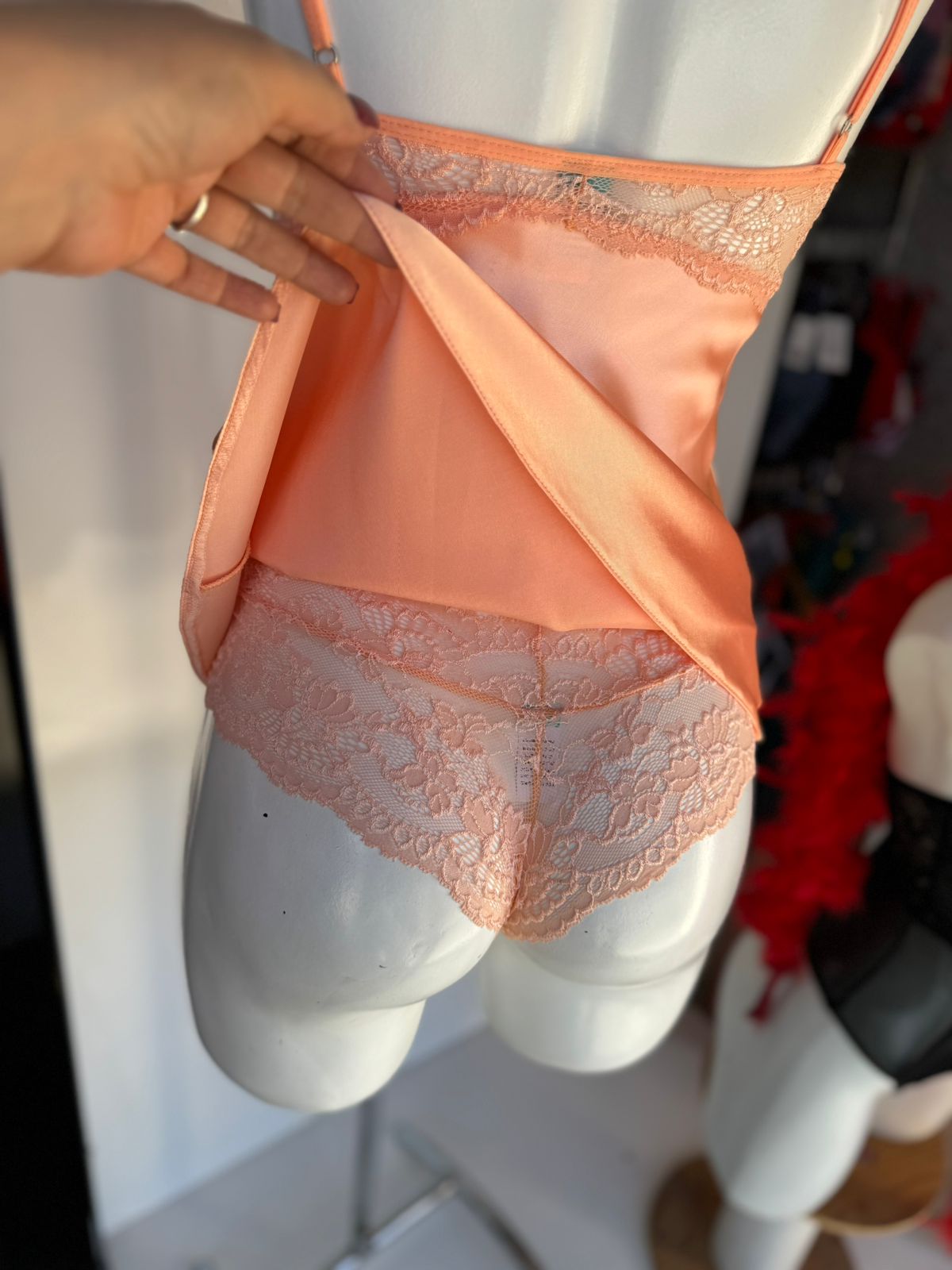 Top encaje y satin con cachetero