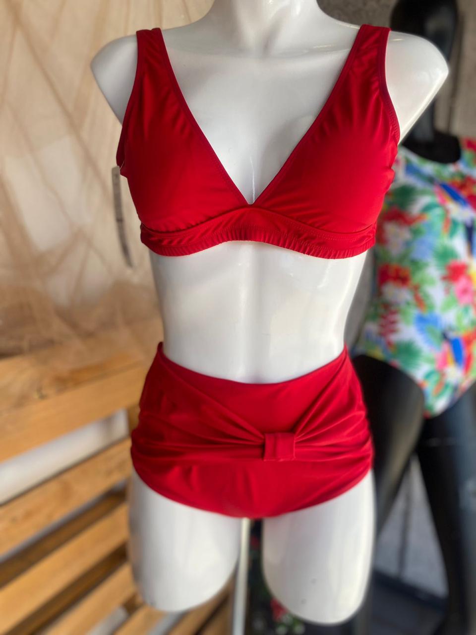 Traje de baño con moño