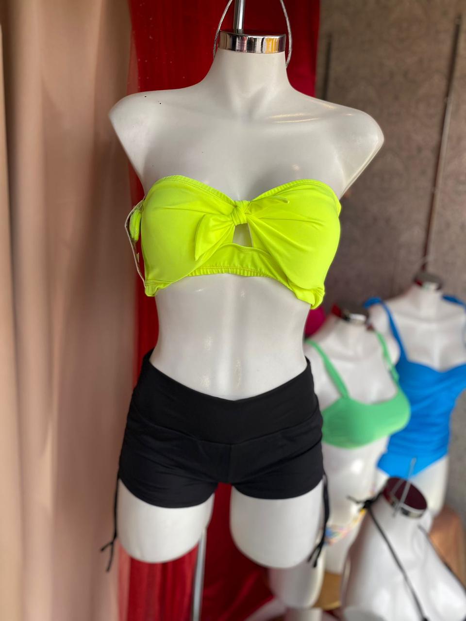 Traje de baño con short