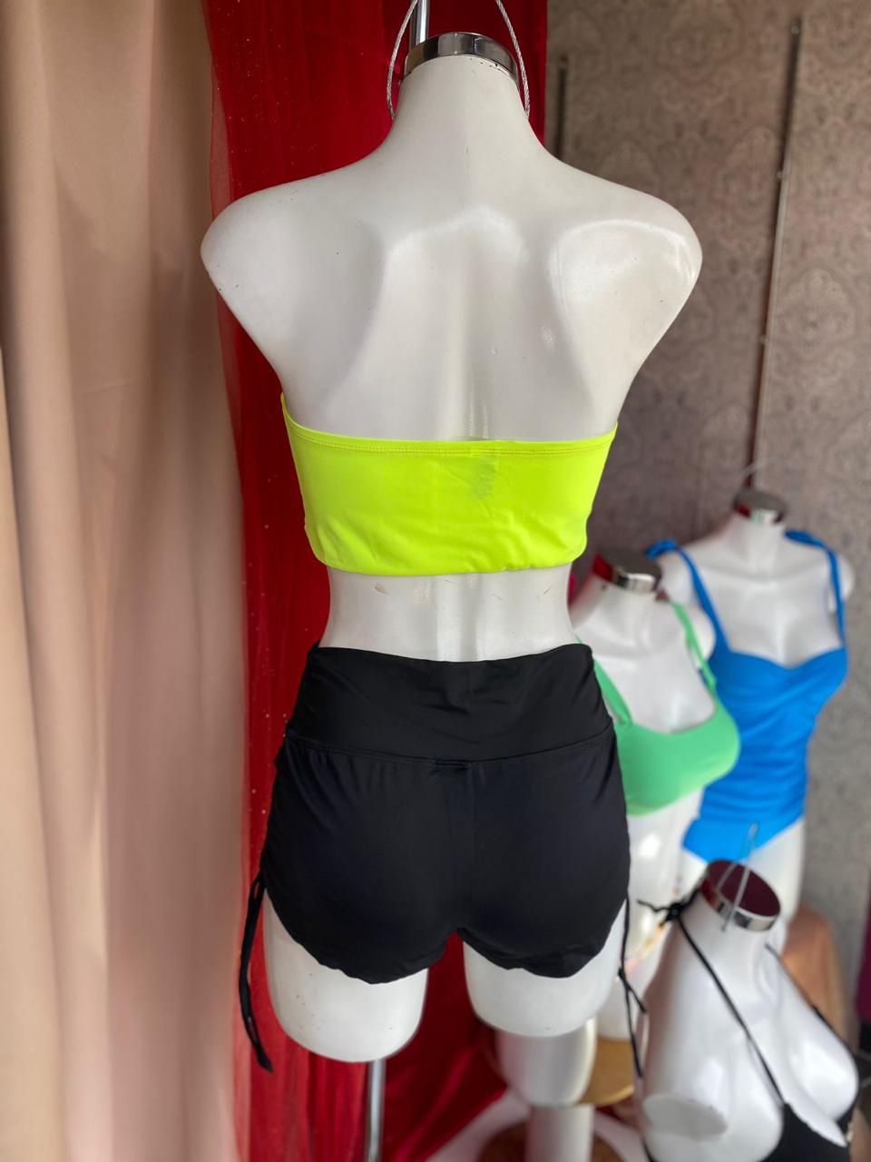 Traje de baño con short