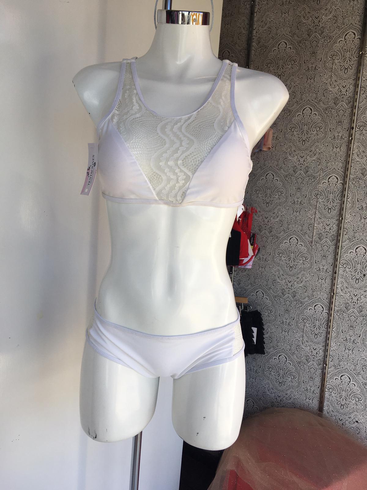 Traje de baño con encaje