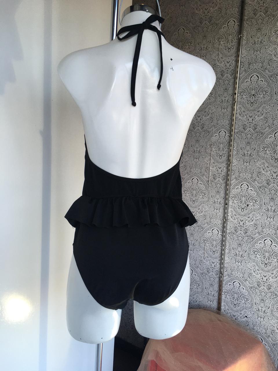 Traje de baño con olan